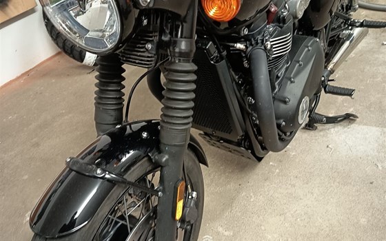 Gebrauchtmotorrad Triumph Bonneville T120 Black - Bild 2