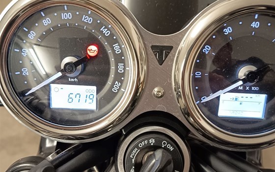 Gebrauchtmotorrad Triumph Bonneville T120 Black - Bild 3