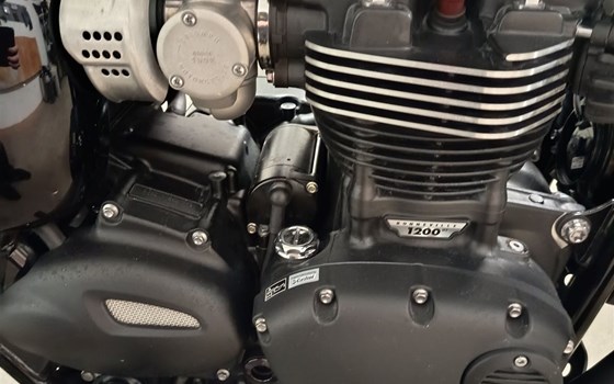 Gebrauchtmotorrad Triumph Bonneville T120 Black - Bild 4