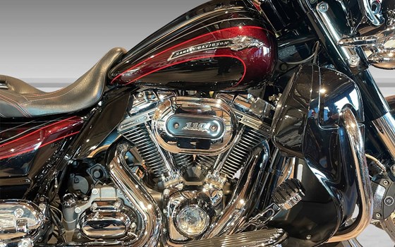 Motorrad Occasion Harley-Davidson CVO Street Glide FLHXSE - Bild 7