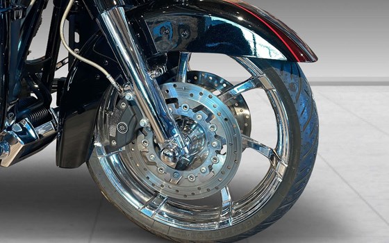 Motorrad Occasion Harley-Davidson CVO Street Glide FLHXSE - Bild 8