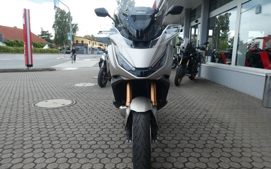 Gebrauchtmotorrad Honda NT1100 DCT Electronic Suspension - Bild 3