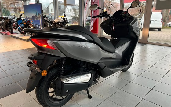 Gebrauchtmotorrad Honda Forza 300 - Bild 4