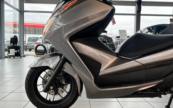 Gebrauchtmotorrad Honda Forza 300 - Bild 7