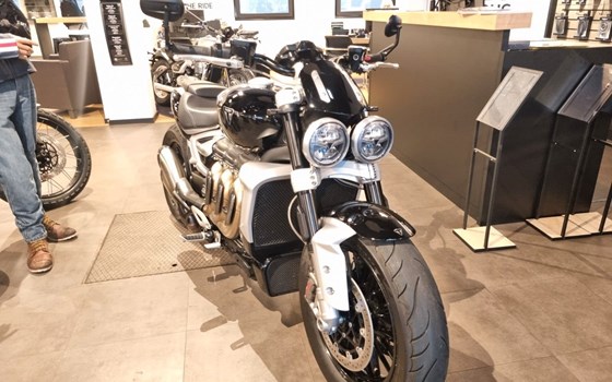 Gebrauchtmotorrad Triumph ROCKET 3 GT CHROME EDITION - Bild 2