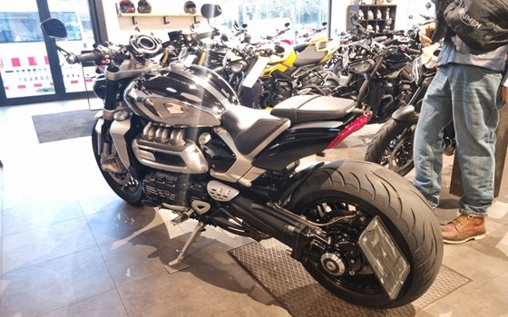 Gebrauchtmotorrad Triumph ROCKET 3 GT CHROME EDITION - Bild 3