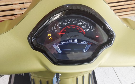 Gebrauchtmotorrad Vespa GTS 125 Super Sport - Bild 7