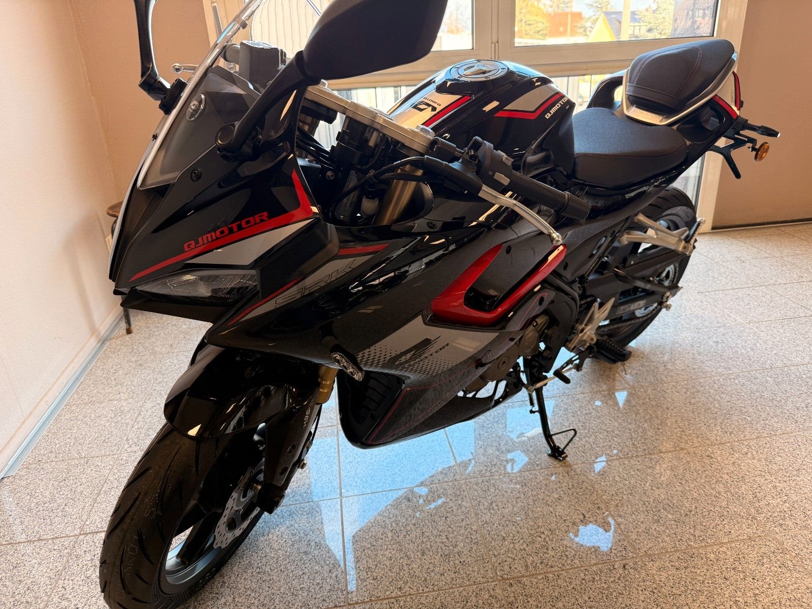 QJ Motor SRK 125 R