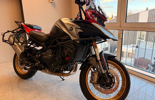 Neumotorrad QJ Motor SRT 900 SX