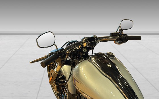 Neufahrzeug Harley-Davidson Softail Breakout 117 - Bild 7