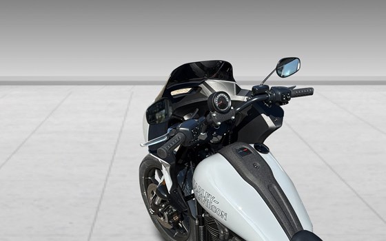 Motorrad Occasion Harley-Davidson Softail Low Rider ST - Bild 4