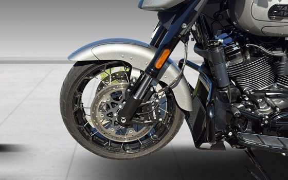 Motorrad Occasion Harley-Davidson CVO Street Glide FLHXSE - Bild 6