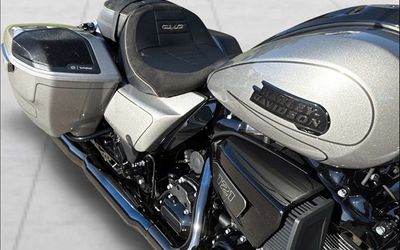 Motorrad Occasion Harley-Davidson CVO Street Glide FLHXSE - Bild 9