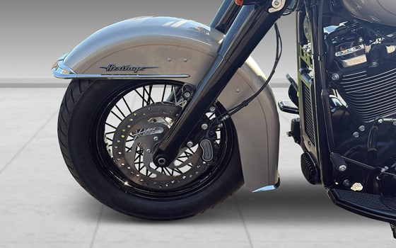 Motorrad Occasion Harley-Davidson Softail Heritage Classic FLHC - Bild 6