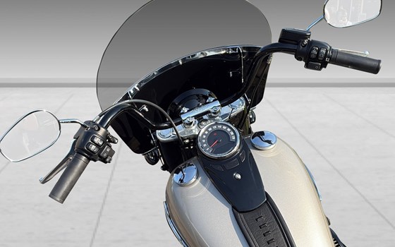 Motorrad Occasion Harley-Davidson Softail Heritage Classic FLHC - Bild 8