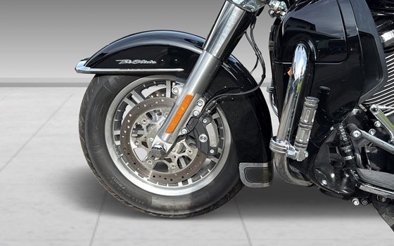 Motorrad Occasion Harley-Davidson Tri Glide Ultra FLHTCUTG - Bild 6
