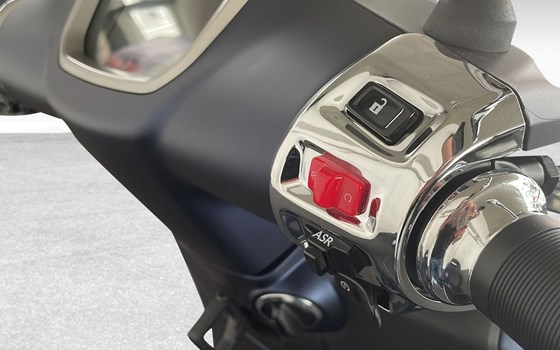Neufahrzeug Vespa GTS 300 Super Tech - Bild 11