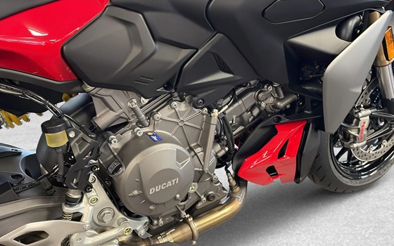 Neufahrzeug Ducati Streetfighter V2 - Bild 11