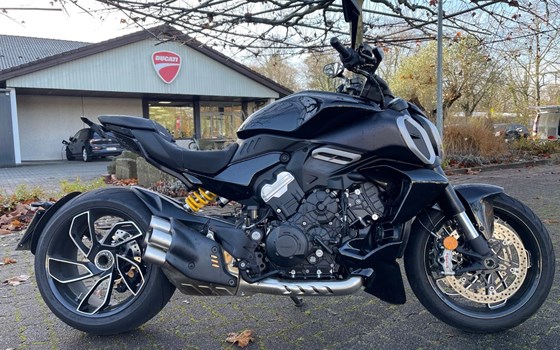Gebrauchtmotorrad Ducati Diavel V4 - Bild 1