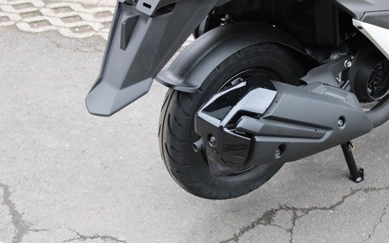 Gebrauchtmotorrad Suzuki Avenis 125 - Bild 5