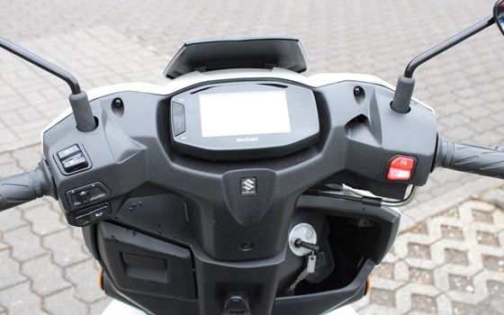 Gebrauchtmotorrad Suzuki Avenis 125 - Bild 8