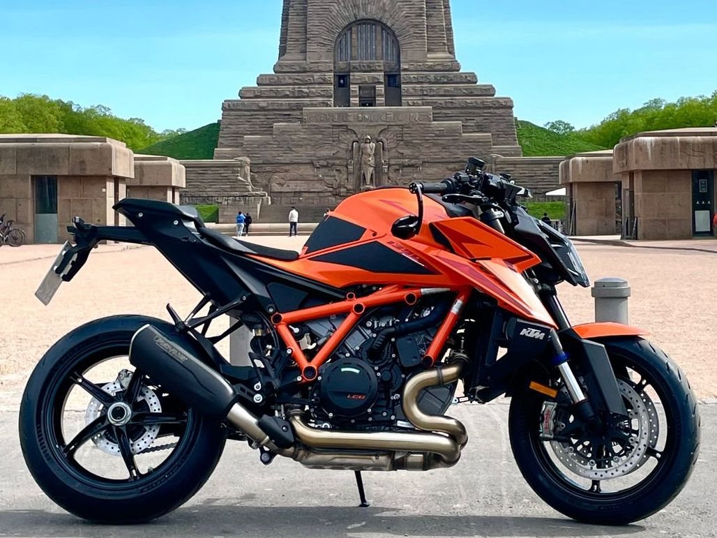 KTM 1390 Super Duke R EVO<br />Black & Orange