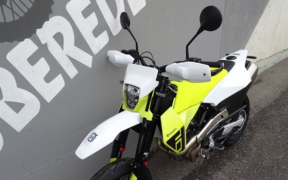 Gebrauchtmotorrad Husqvarna 701 Supermoto - Bild 11