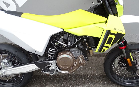 Gebrauchtmotorrad Husqvarna 701 Supermoto - Bild 2