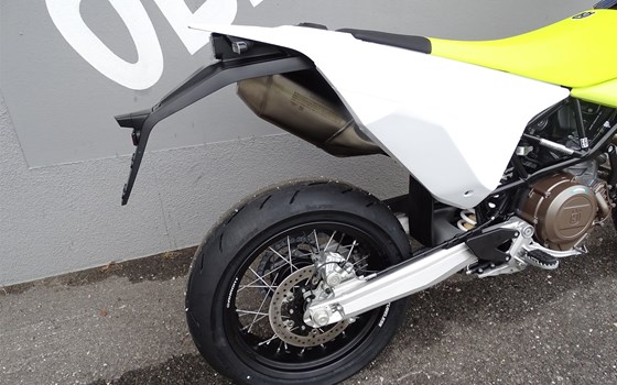 Gebrauchtmotorrad Husqvarna 701 Supermoto - Bild 5