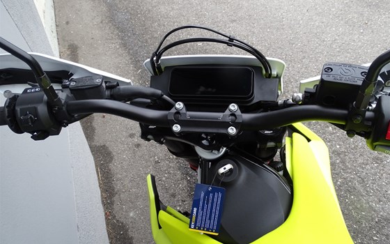 Gebrauchtmotorrad Husqvarna 701 Supermoto - Bild 6