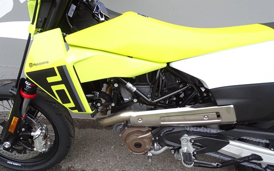 Gebrauchtmotorrad Husqvarna 701 Supermoto - Bild 9