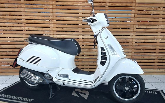 Gebrauchtmotorrad Vespa GTS 300 - Bild 1
