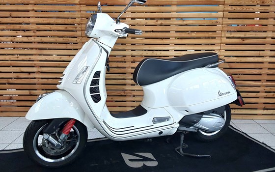 Gebrauchtmotorrad Vespa GTS 300 - Bild 3