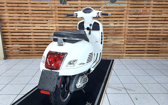 Gebrauchtmotorrad Vespa GTS 300 - Bild 4