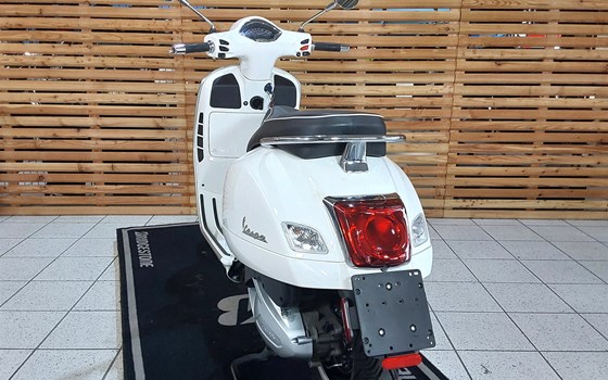 Gebrauchtmotorrad Vespa GTS 300 - Bild 5