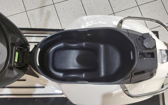 Gebrauchtmotorrad Vespa GTS 300 - Bild 8