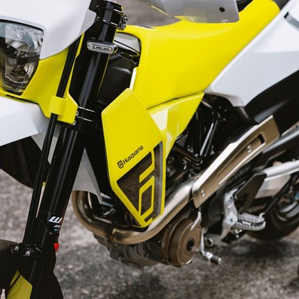 NEUFAHRZEUG Husqvarna 701 Supermoto