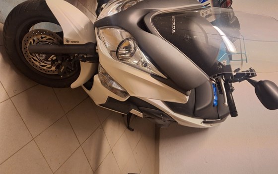 Gebrauchtmotorrad Honda SW-T 400 - Bild 3