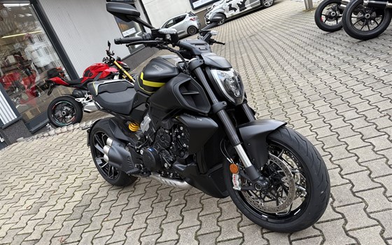 Gebrauchtmotorrad Ducati Diavel V4 - Bild 1
