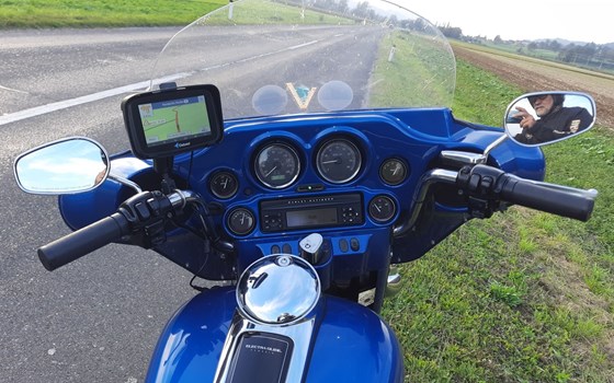 Gebrauchtmotorrad Harley-Davidson Electra Glide Classic FLHTC - Bild 5