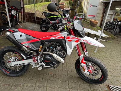 XMF 125 Competition