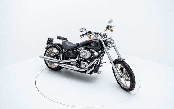 Motorrad Occasion Harley-Davidson Softtail Rocker C FXCWC - Bild 2