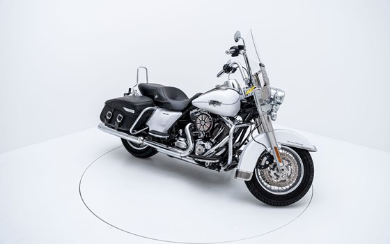 Motorrad Occasion Harley-Davidson Road King Classic FLHRC - Bild 2