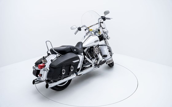 Motorrad Occasion Harley-Davidson Road King Classic FLHRC - Bild 4