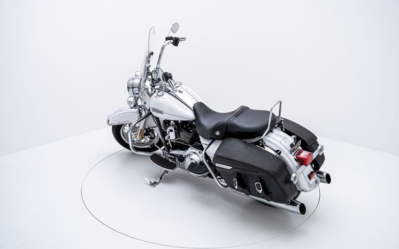 Motorrad Occasion Harley-Davidson Road King Classic FLHRC - Bild 5