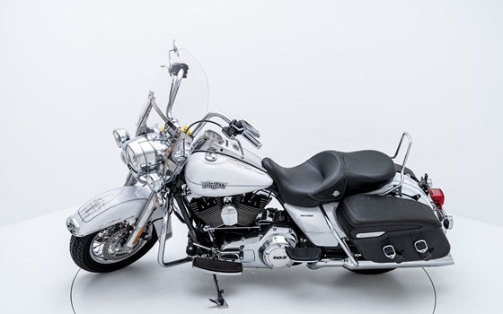 Motorrad Occasion Harley-Davidson Road King Classic FLHRC - Bild 6