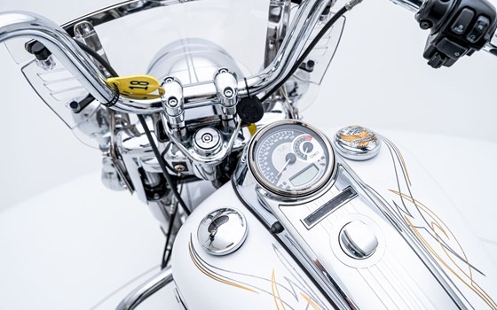 Motorrad Occasion Harley-Davidson Road King Classic FLHRC - Bild 8