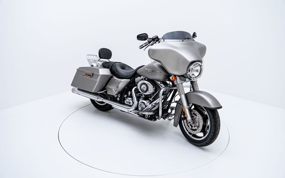 Motorrad Occasion Harley-Davidson Street Glide FLHX - Bild 2
