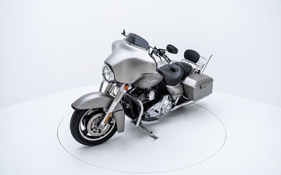 Motorrad Occasion Harley-Davidson Street Glide FLHX - Bild 3