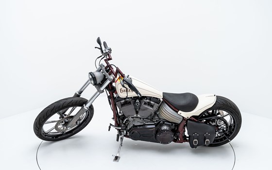 Motorrad Occasion Harley-Davidson Softtail Rocker FXCW - Bild 6